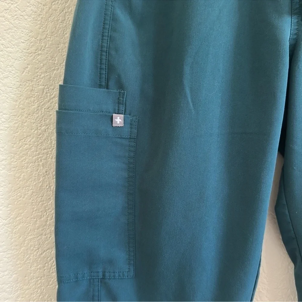 Figs Men's Axim Cargo Scrub Pants in Caribbean Blue